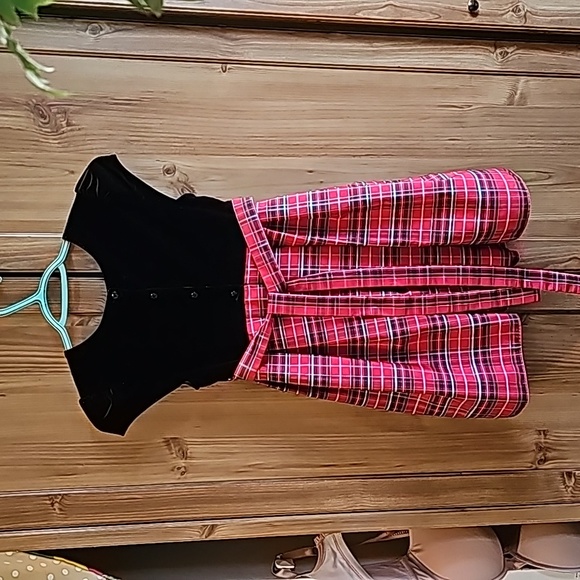 Girls Size 7 Christmas Dress NWOT Black Velvet with Plaid Skirt - Picture 2 of 3